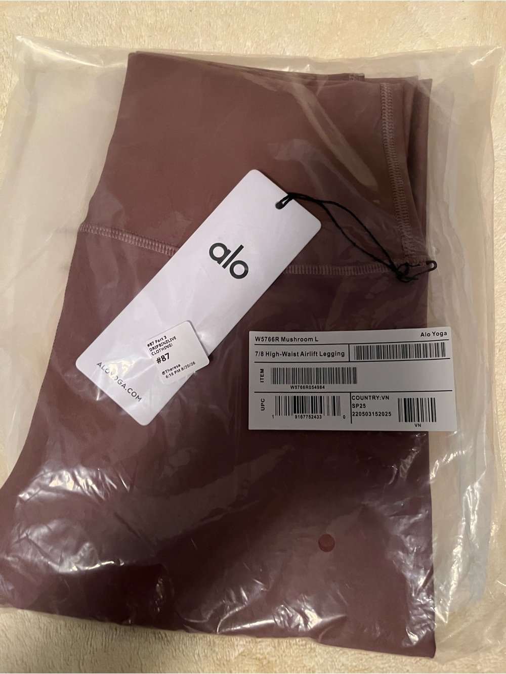 Brand-new Alo Yoga 7/8 High-Waist Airlift Leggings with original tag